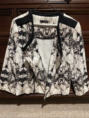 Krisa Black & White Patterned side zip Blazer